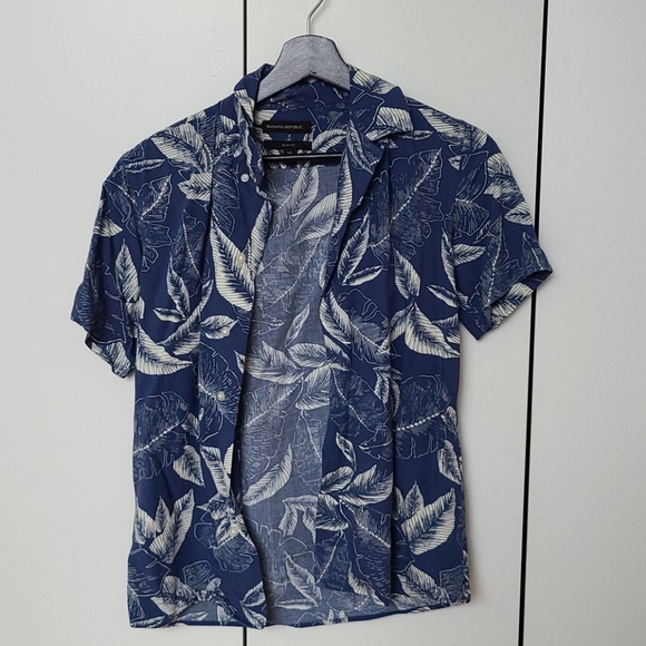 Banana Republic Other - Banana Republic slim fit XS resort shirt